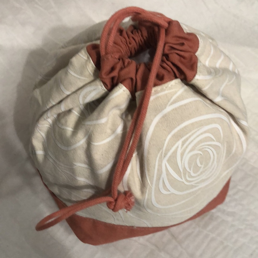 Lancôme Beige and Rust Drawstring Cosmetic Bag with Random beauty item included - Picture 2 of 4